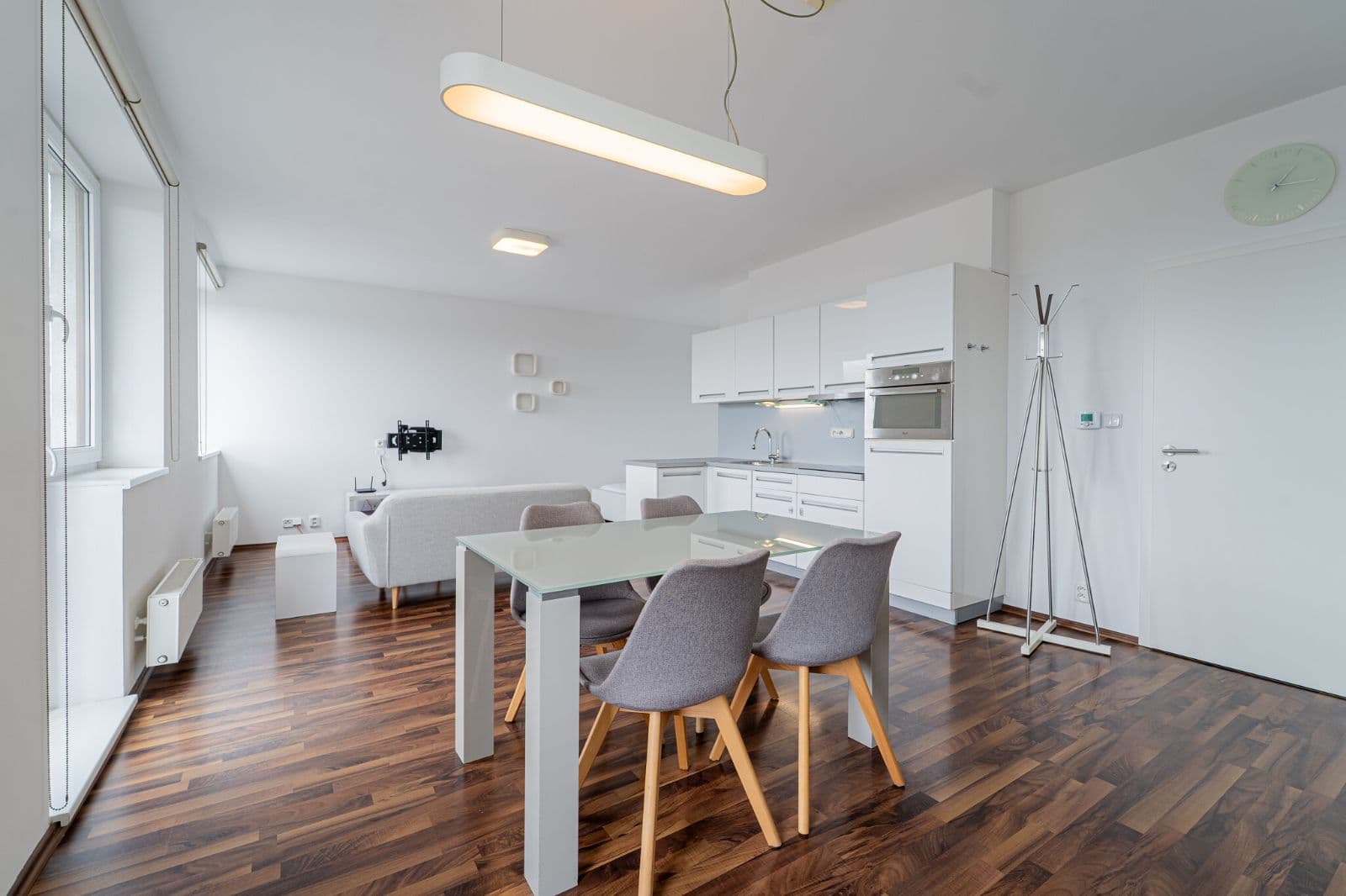 Pronájem bytu 1+kk 43 m2, Pelůškova - Praha