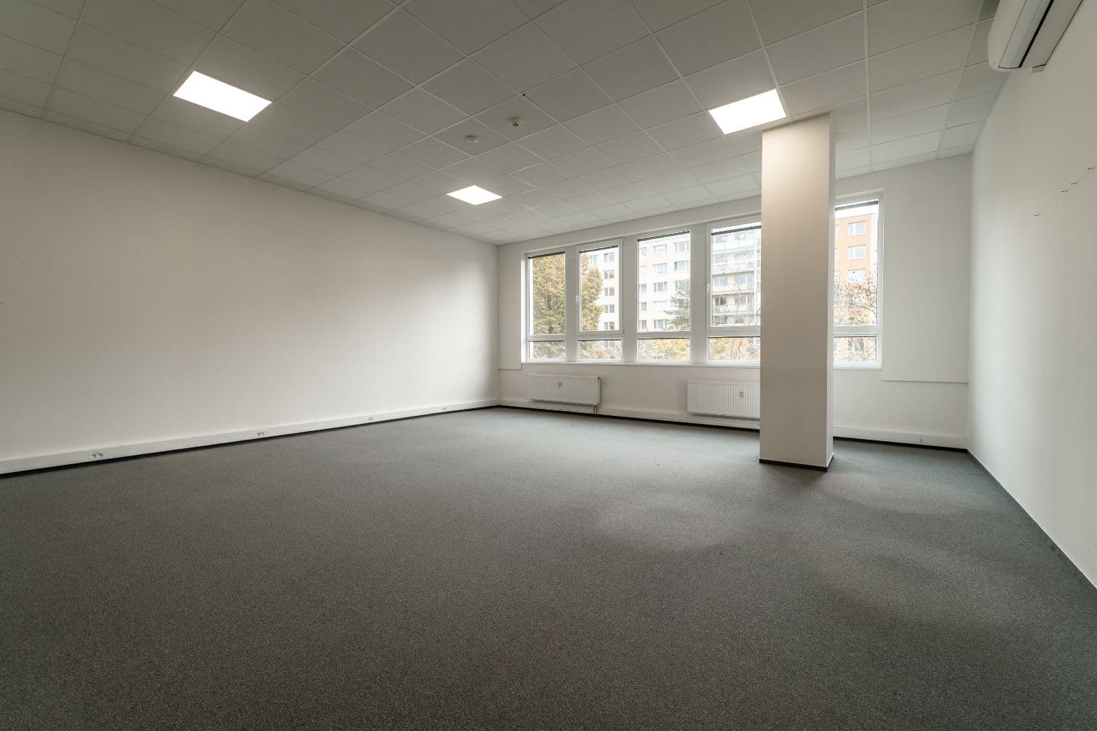 Pronájem kanceláře 57 m2, Střížkov, Praha 9