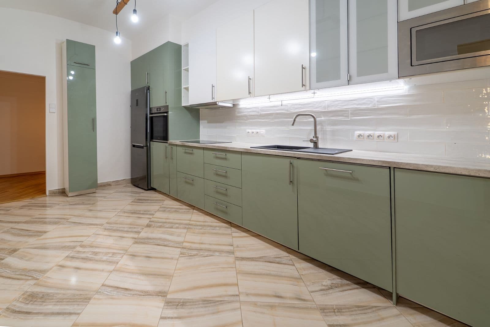Prodej bytu 3+1 93 m2, Mahenova, Praha- Košíře